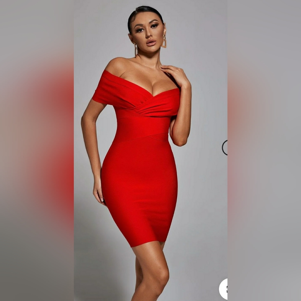 Dress - Picture 3 of 3